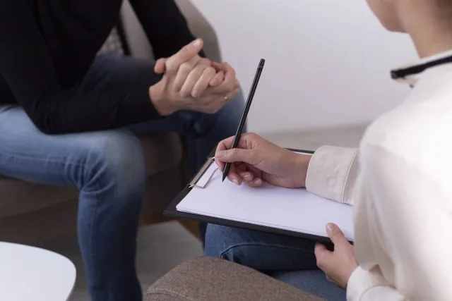 ひきこもりの大人 親がカウンセリング開始:カウンセリング(ひきこもり)